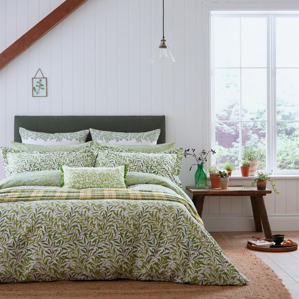 Lemon Tree Willow Bough Woven Throw by William Morris in Leaf Green130x170cm – image 4