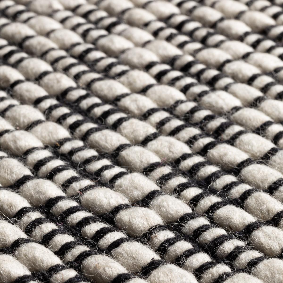 Rhythm Luxury Rugs 248 001 101 in black white by Ligne Pure 140x200cm – image 2