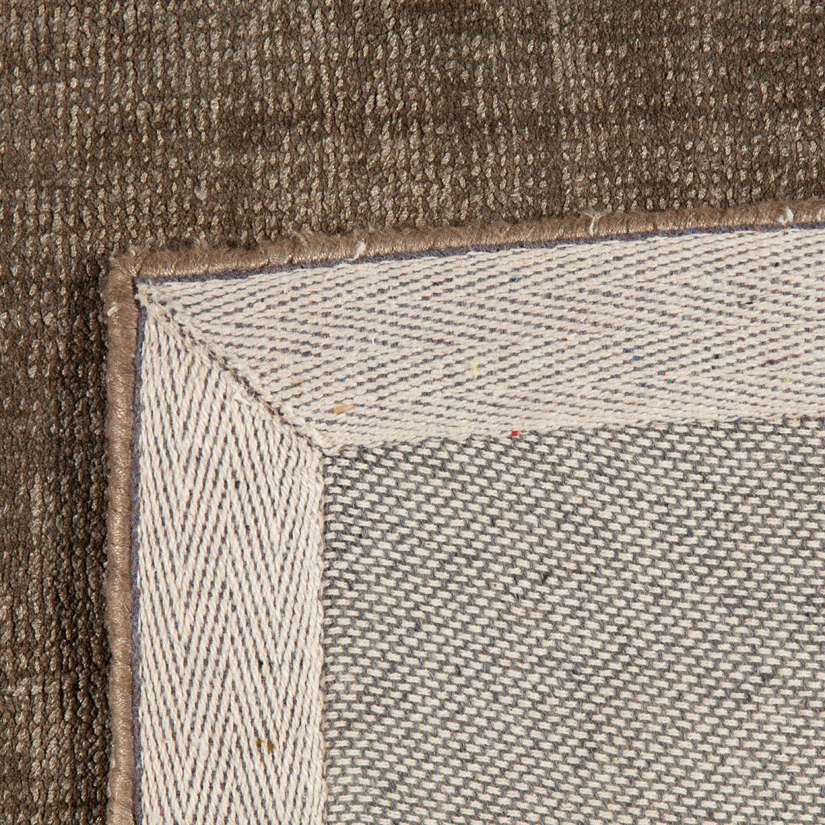 Current Premium Viscose Rugs 206 001 900 in Taupe by Ligne Pure 170x240cm – image 3