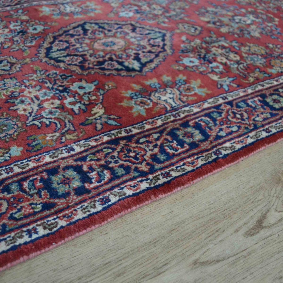 Keshan Traditional Hand Knotted Wool Runner Rug in Red 83x320cm – image 3