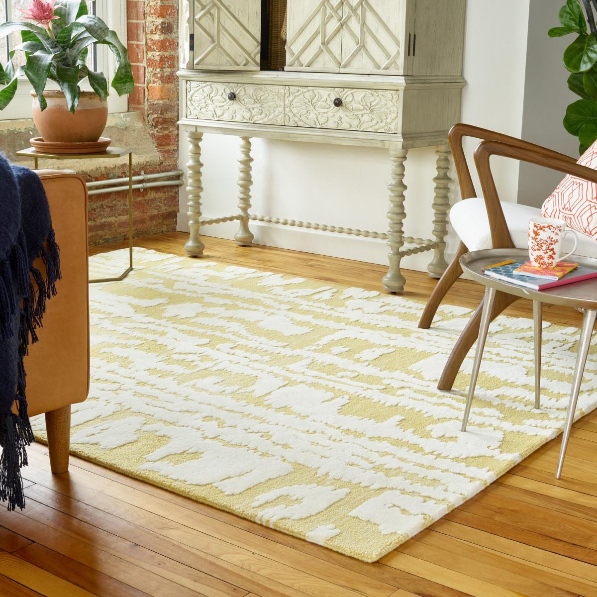 Waterwave Stripe Rugs 039906 in Citron by Florence Broadhurst – image 1