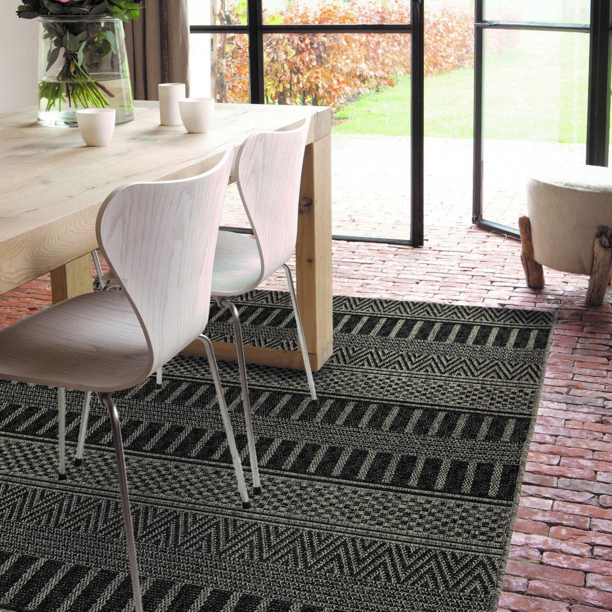 Varanda Diamond Geometric Indoor Outdoor Rugs in VA03 Black120x170cm – image 1