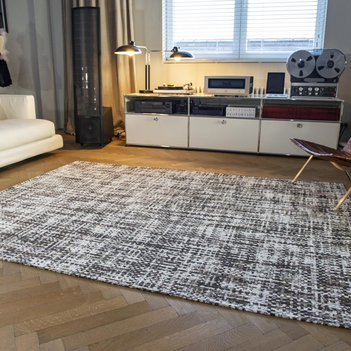 Uyuni Colchani Rugs By Louis De Poortere 8891 in Cloud and Sun – image 2