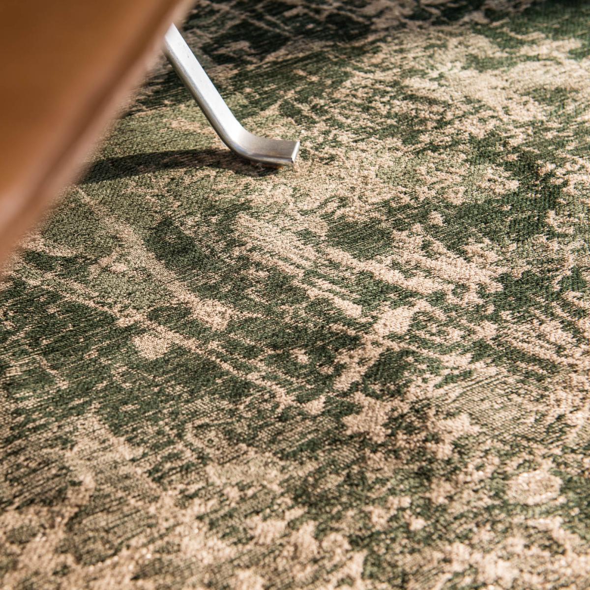 Mad Men Cracks Rugs 8723 in Dark Pine – image 3