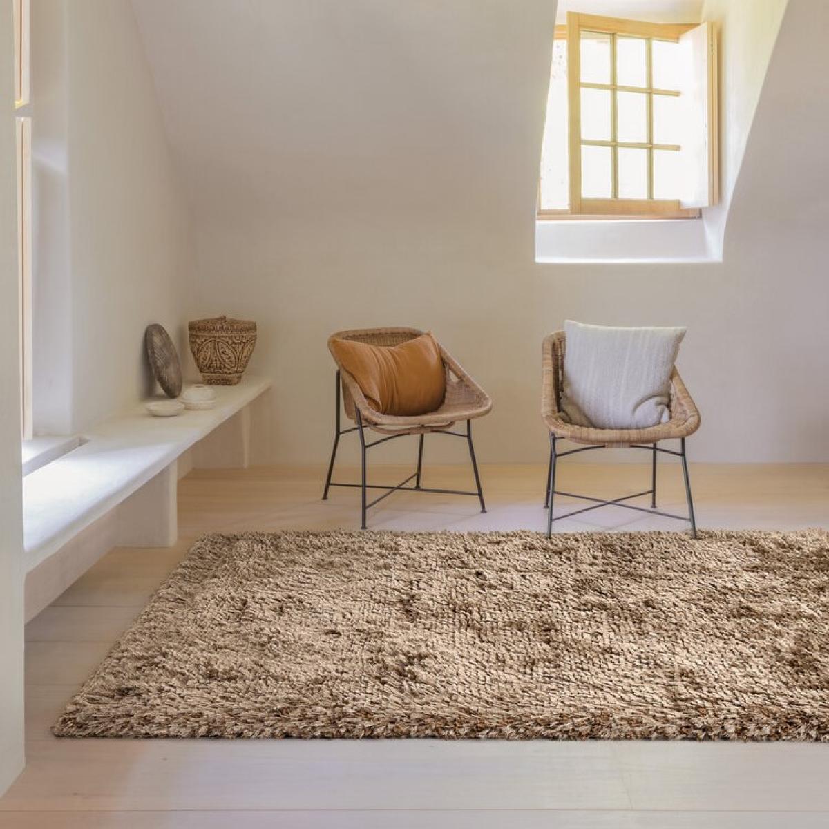 Uni Adore Shaggy Rugs 207 001 610 in Gold by Ligne Pure – image 1