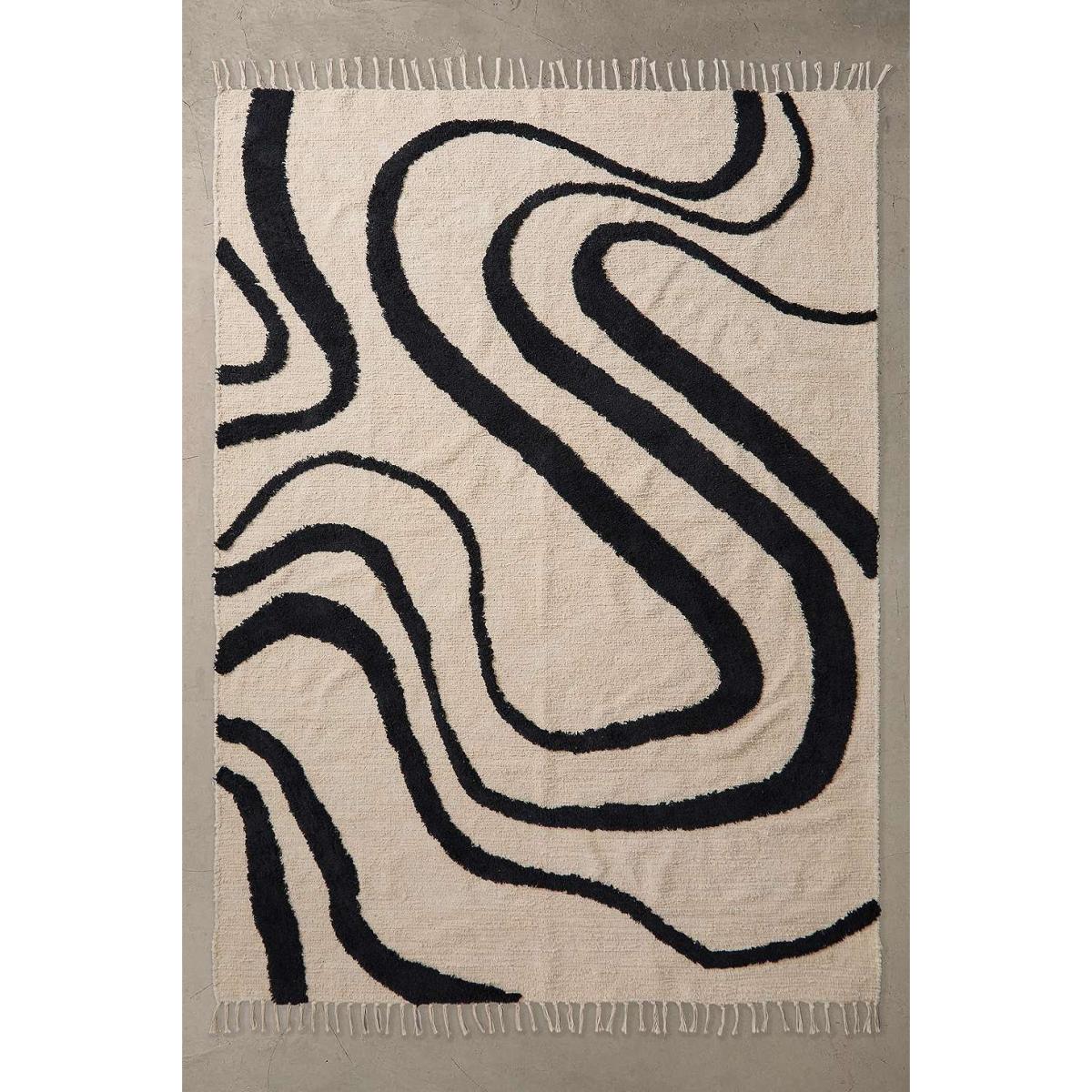 Mono Wave 5x7 Rug - Black/White at Urban Outfitters – image 2