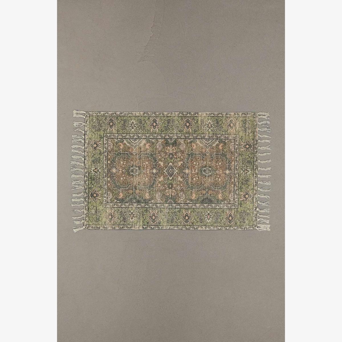 Iris 2x3 Rug - Green ALL at Urban Outfitters – image 1