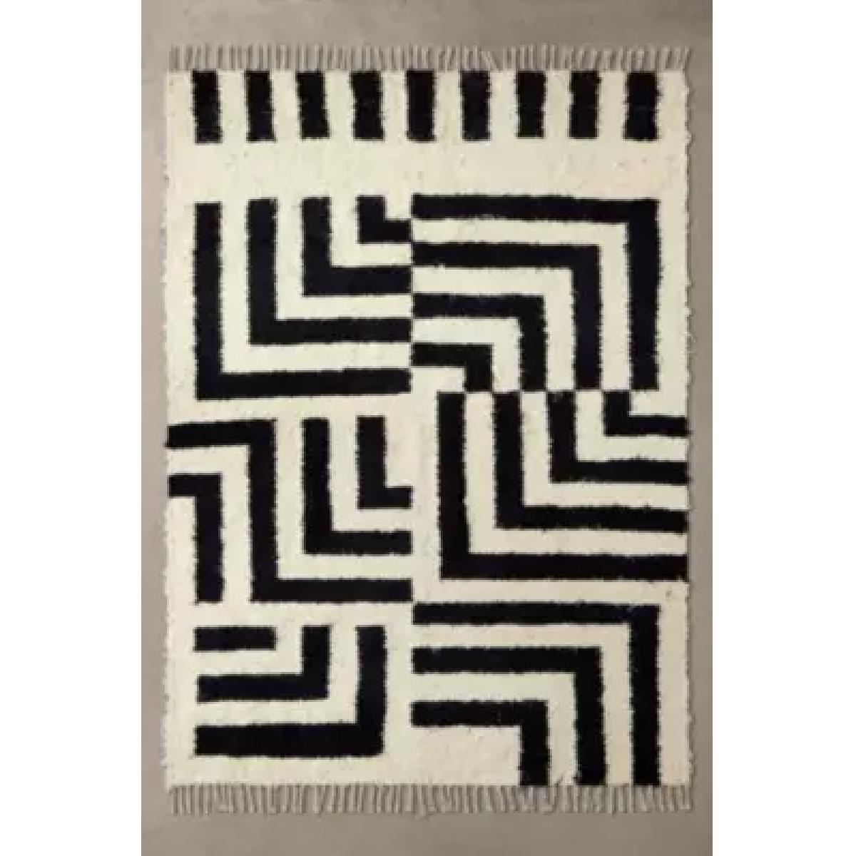 Black & White Asher 5x7 Rug - Black/White at Urban Outfitters – image 6