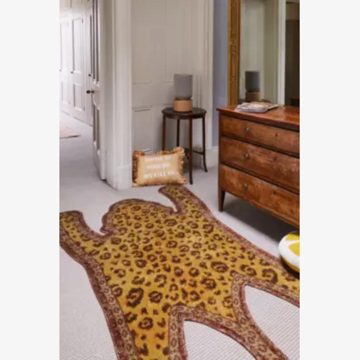 Leonore 5x7 Rug - Gold at Urban Outfitters – image 1