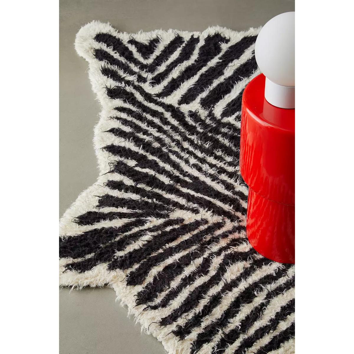 Urban Outfitters Zebra Rug - Black/White 183cm x 122cm – image 4