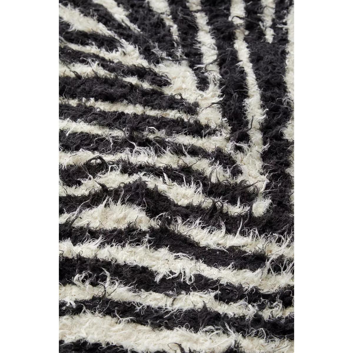 Urban Outfitters Zebra Rug - Black/White 183cm x 122cm – image 5