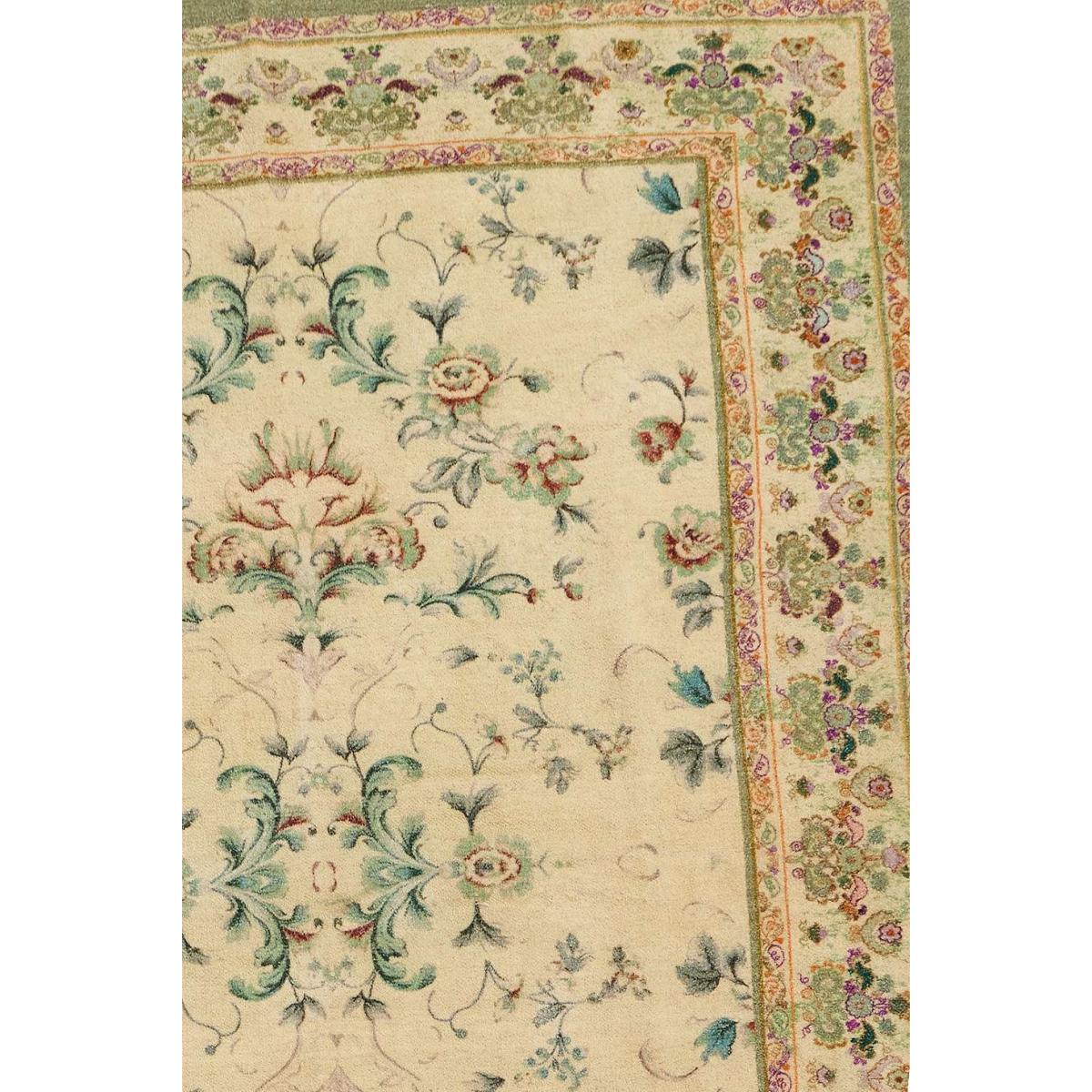 Green Lola 5x7 Rug - Green at Urban Outfitters – image 2