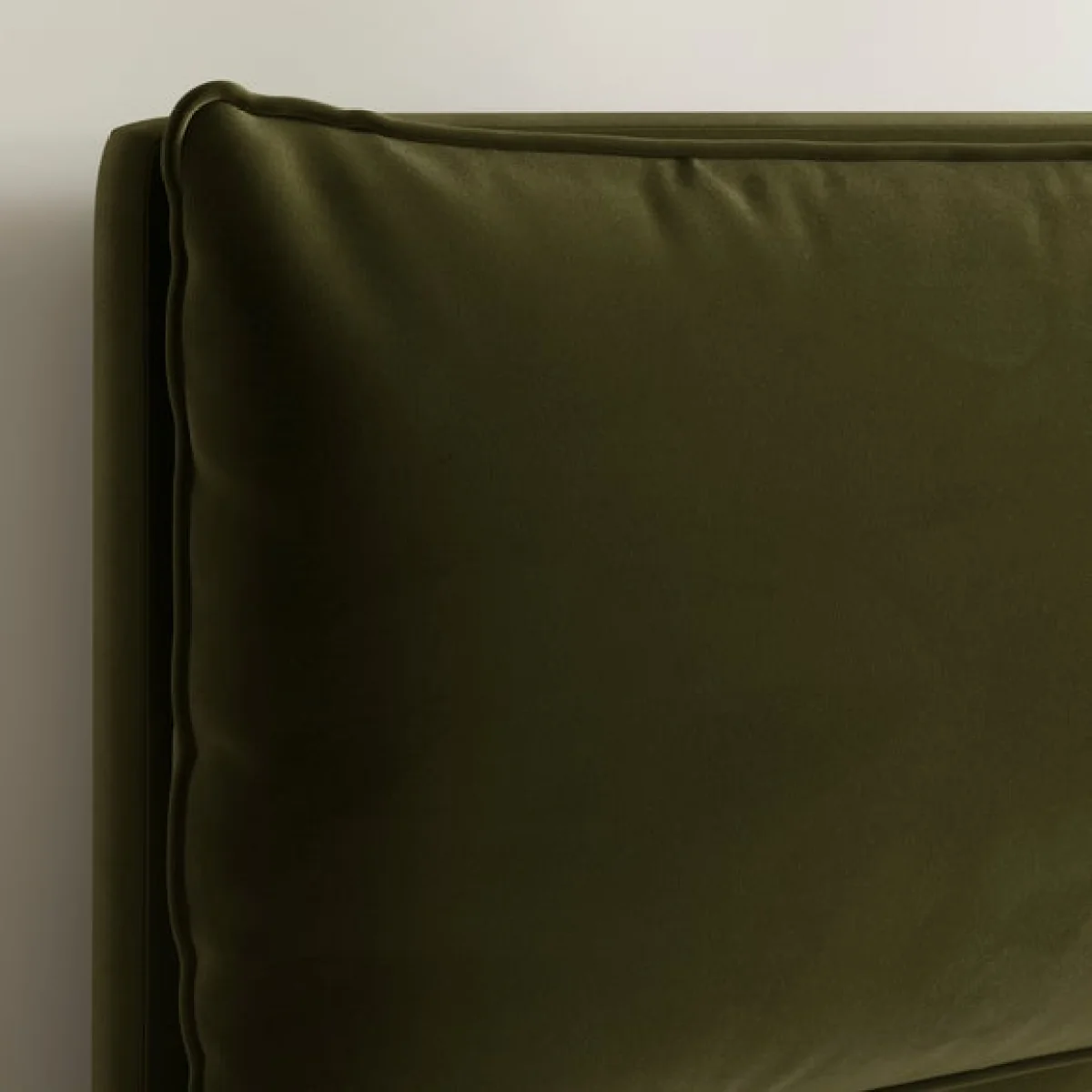 Skylar Velvet Bed – image 5
