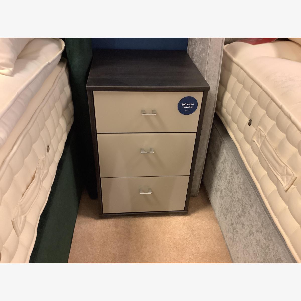 PACIFICA 3DRW BEDSIDE CHEST