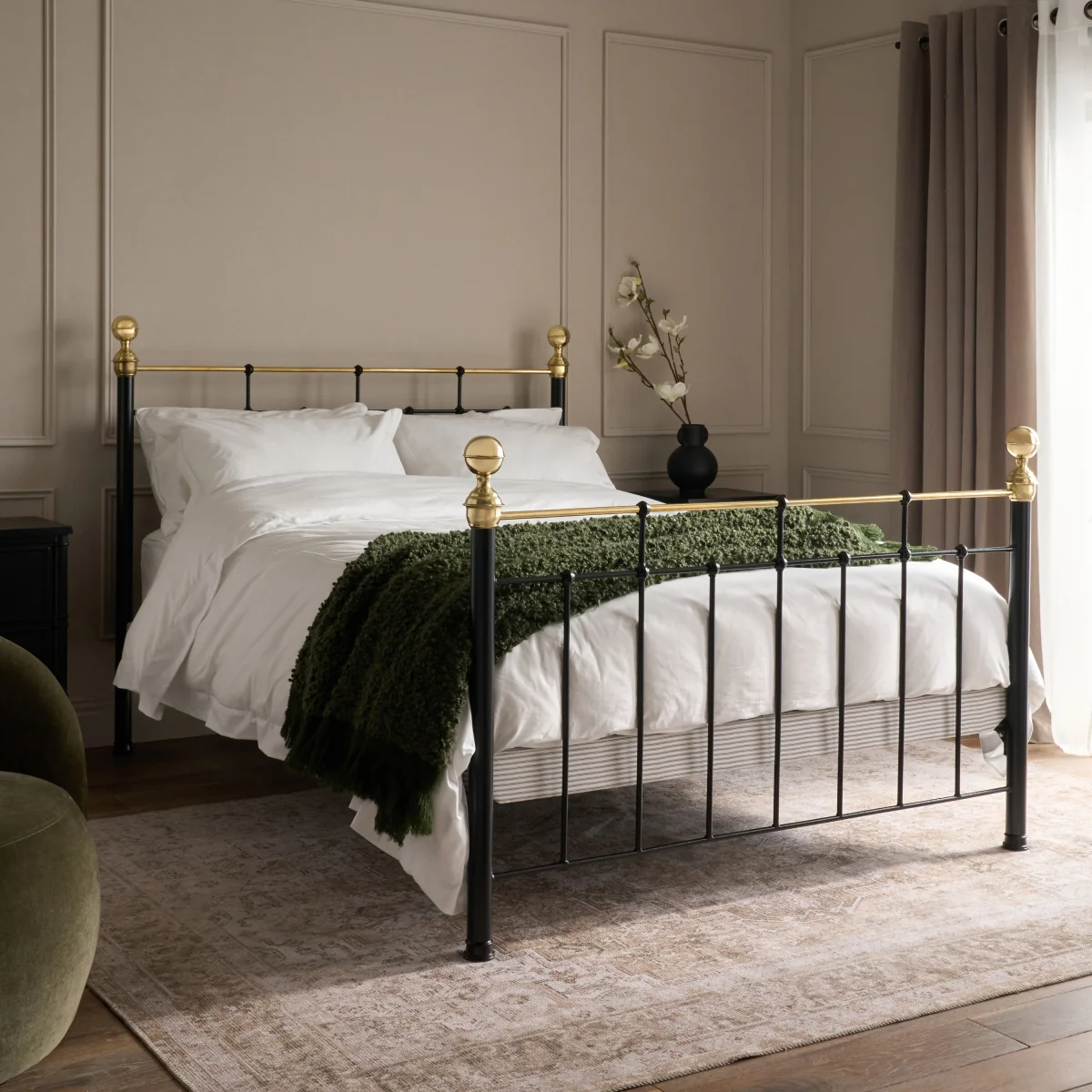 George Bed, Small Double - Pocket Sprung, Black