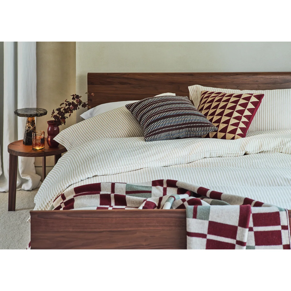 Heal's Antera Bed King Walnut – image 3