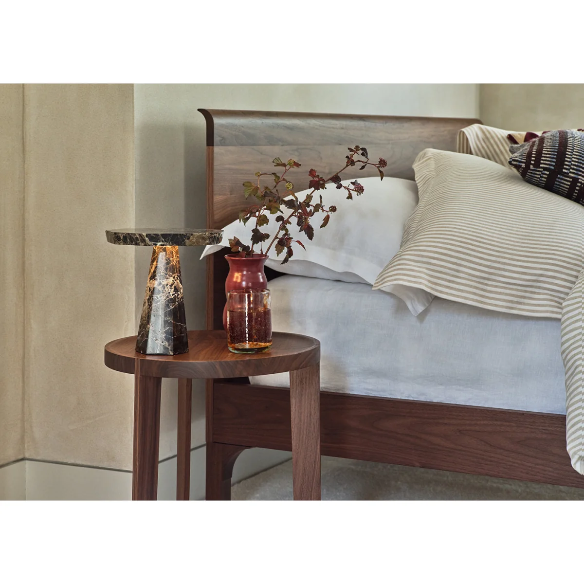 Heal's Antera Bed King Walnut – image 5