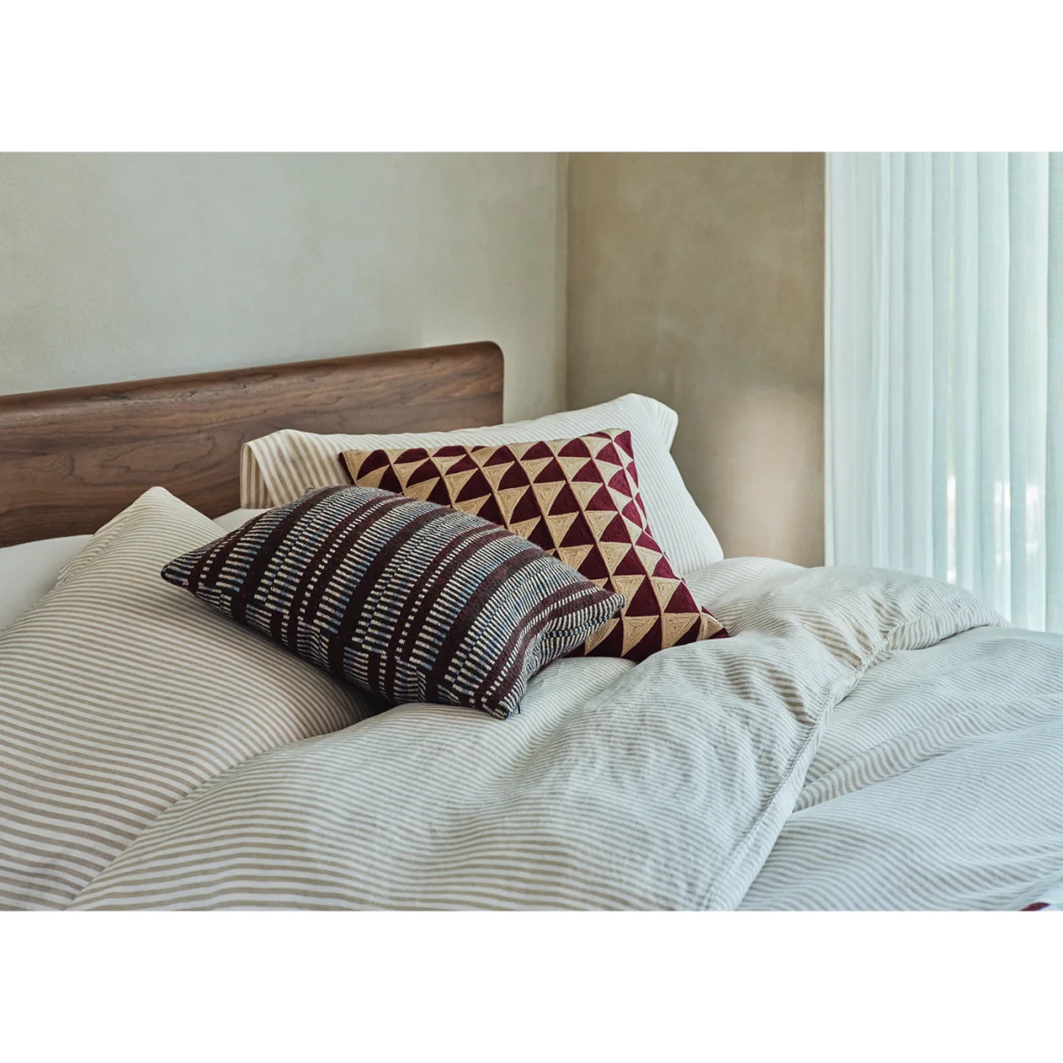 Heal's Antera Bed King Walnut – image 8