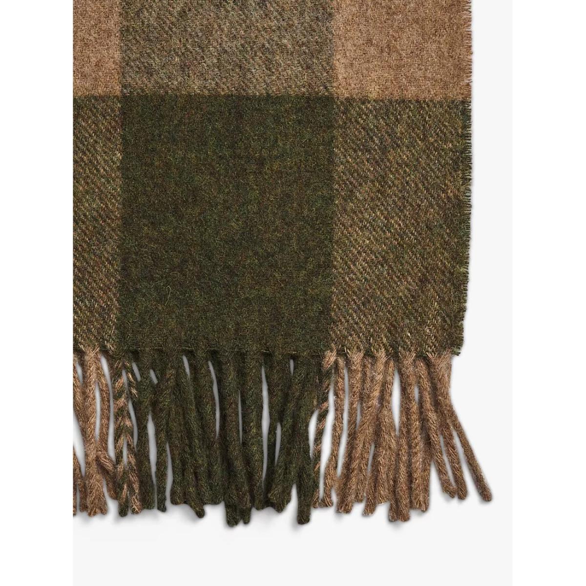 Piglet in Bed Cabin Wool Blanket, L185 x W140cm – image 3