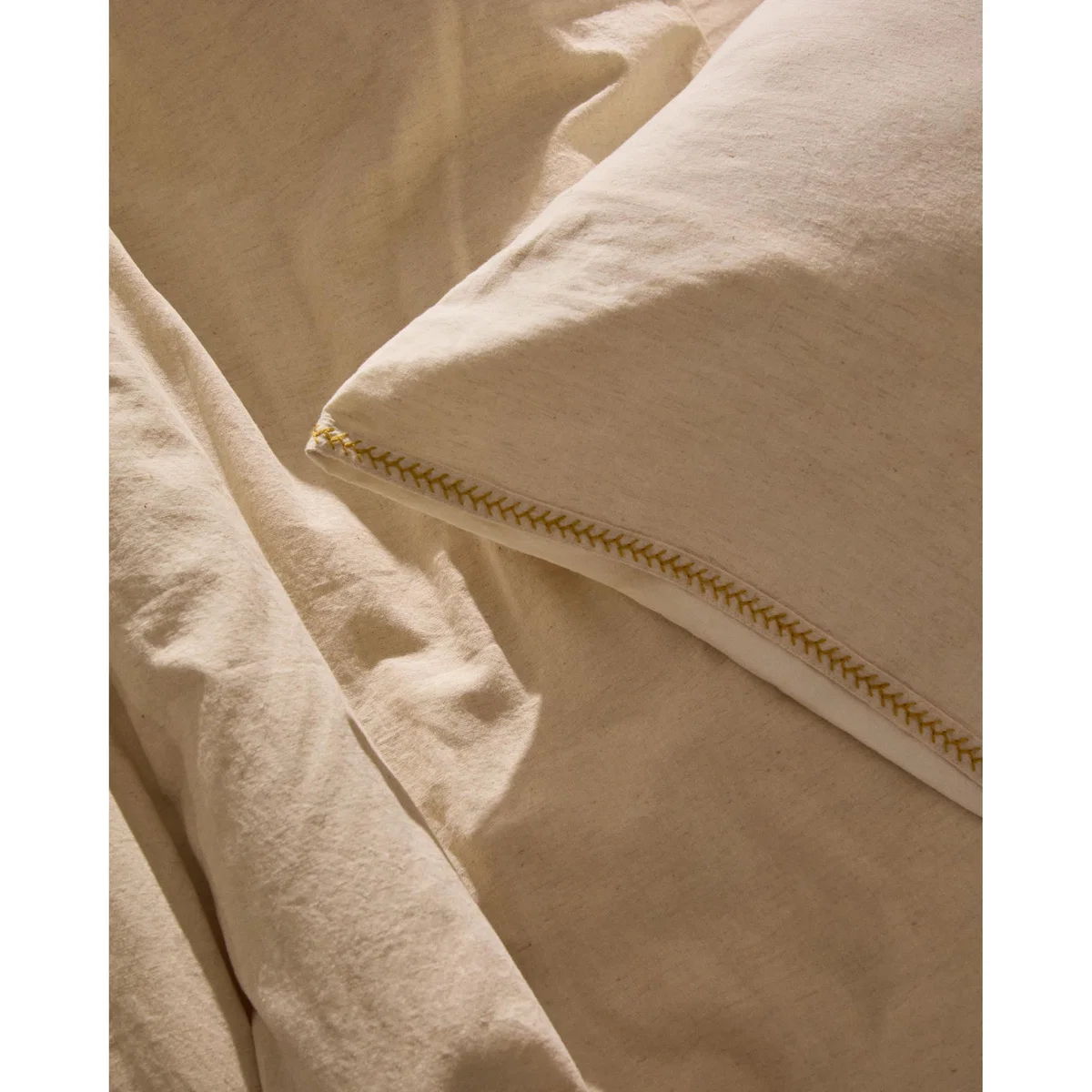 Linara Set of Duvet Cover and Pillowcases in Beige Cotton and Linen for 180 cm Bed – image 4