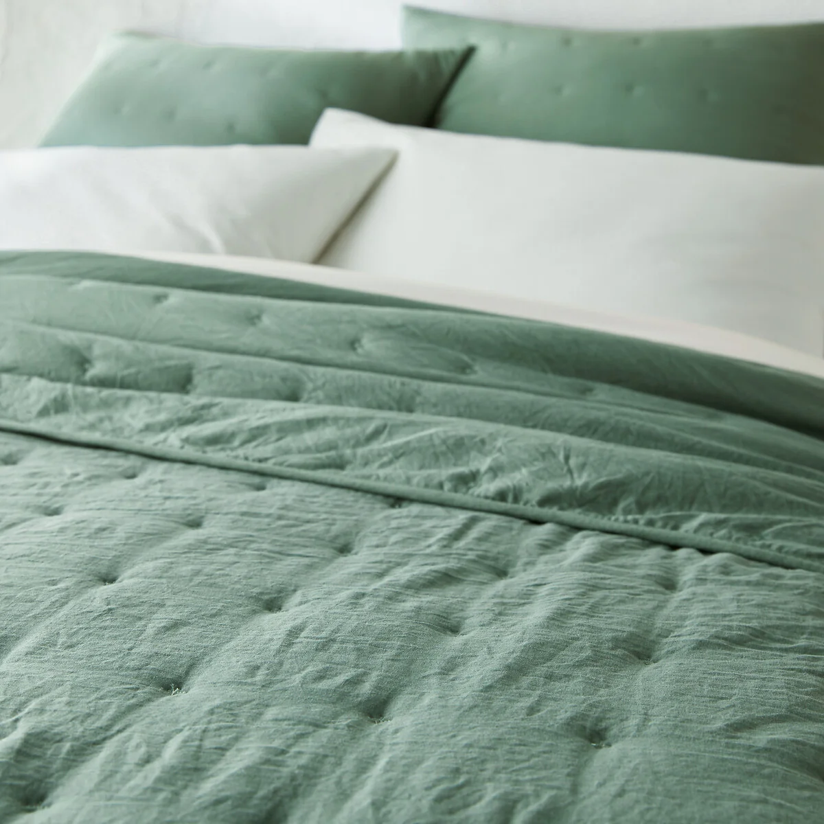 Loja Washed Microfibre Quilted Bed Cover – image 2
