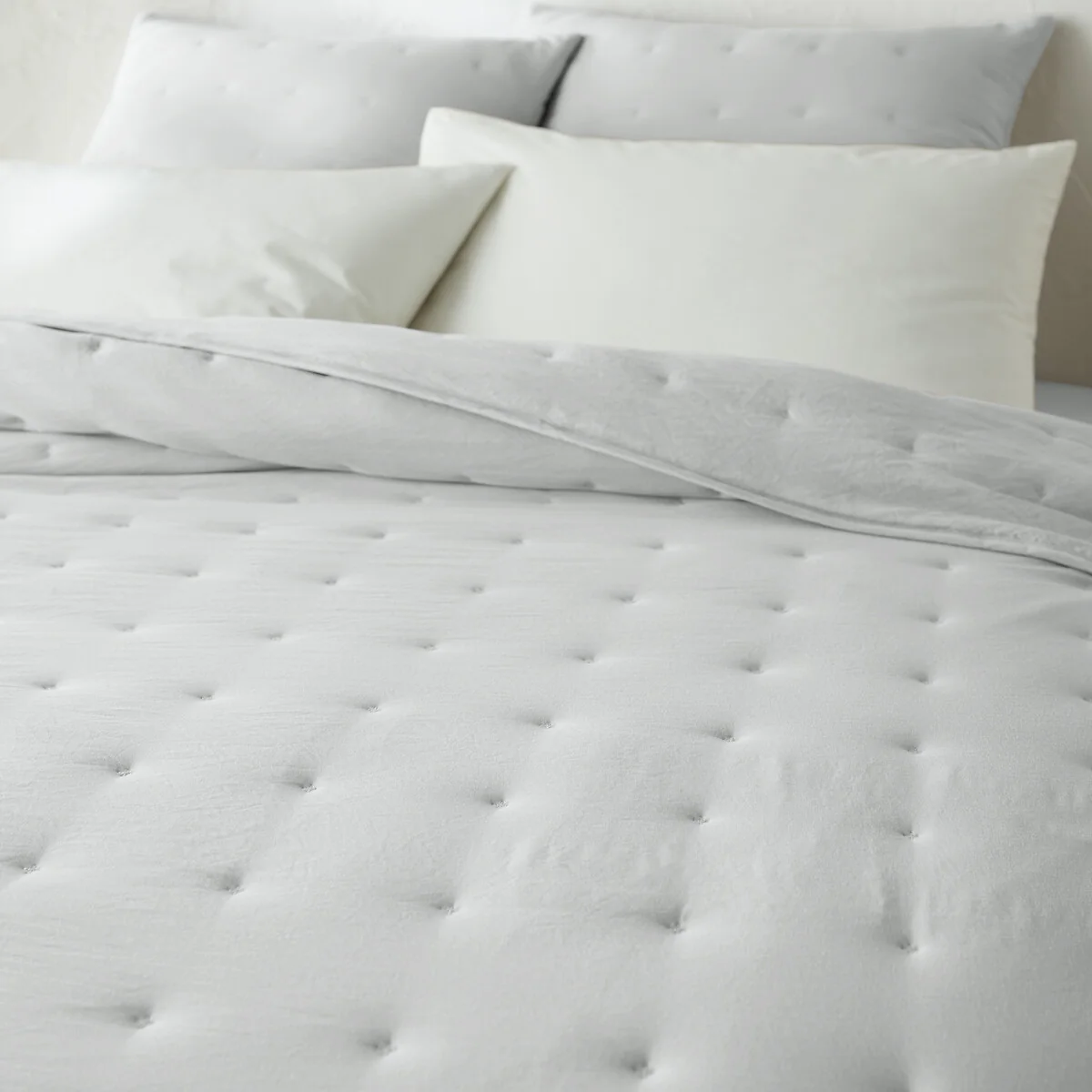 Loja Washed Microfibre Quilted Bed Cover – image 3
