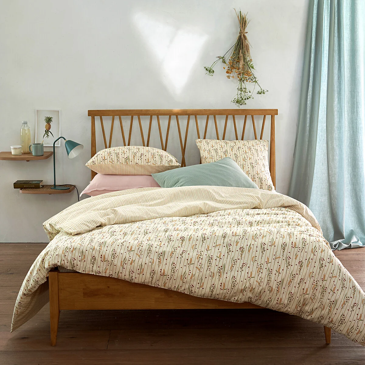 Quilda Soild Oak Bed – image 2
