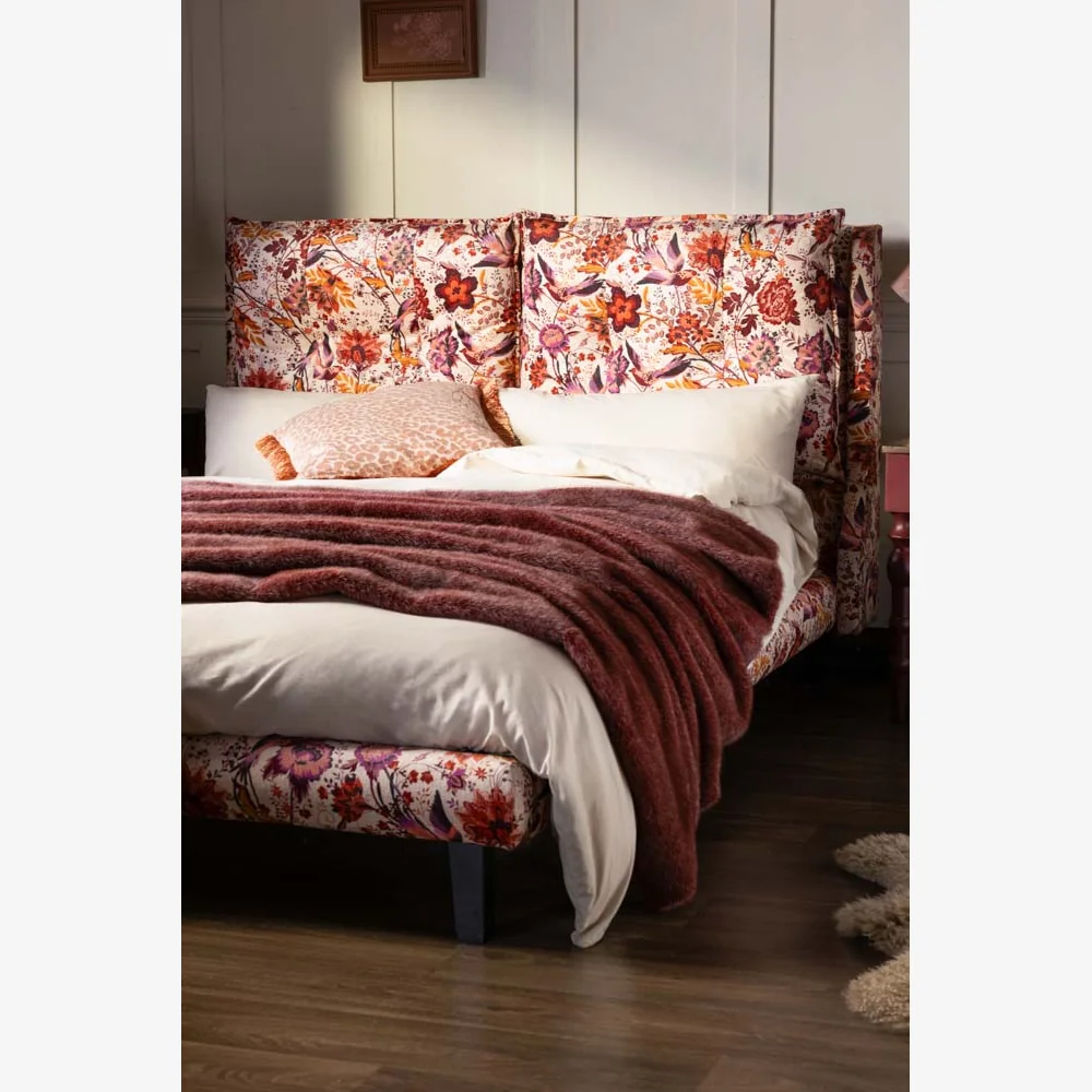 Lounge Lover Bed in Charleston Garden Velvet