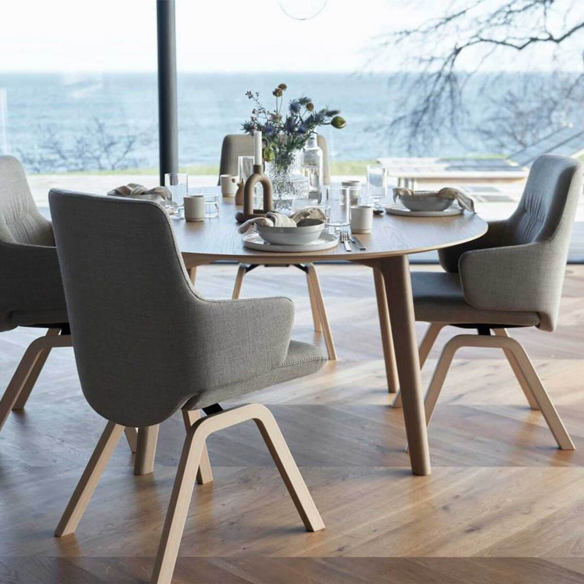 Stressless Bordeaux Round Dining Table – image 4
