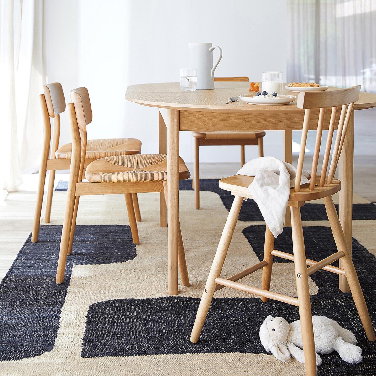 Wapong Extendable Oak Veneer Round Dining Table (Seats 4-6) – image 9