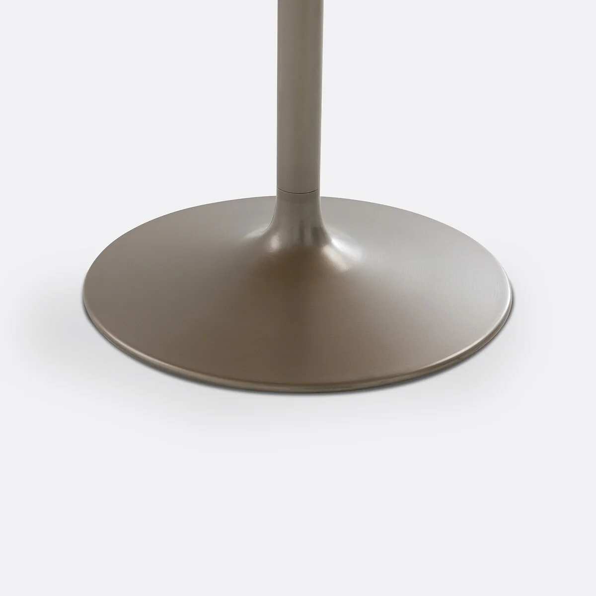 Lilace 4-6 Seater Round Dining Table with Tulip Base – image 6