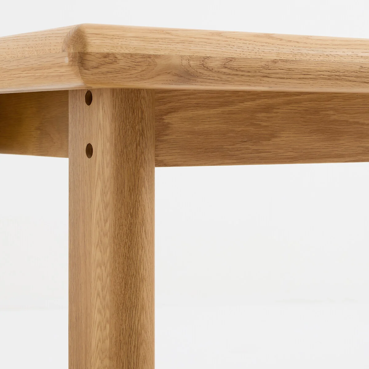 Douve 4-8 Seater Extending Dining Table in Oak and Veneer – image 7