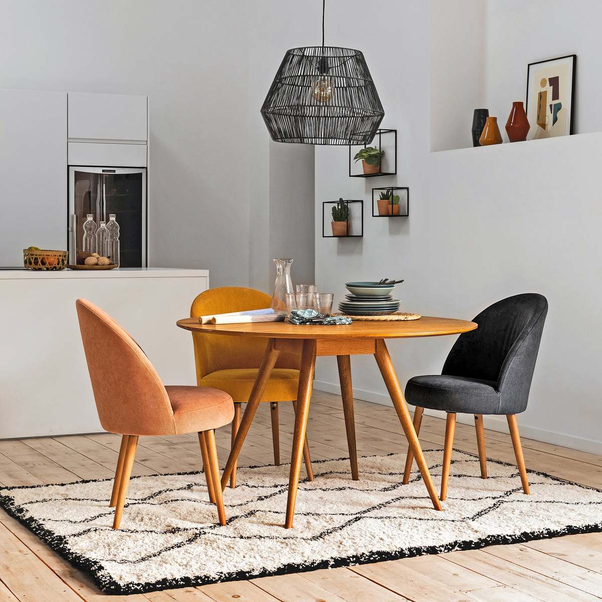 QUILDA Vintage 4-6 Seater Dining Table – image 6