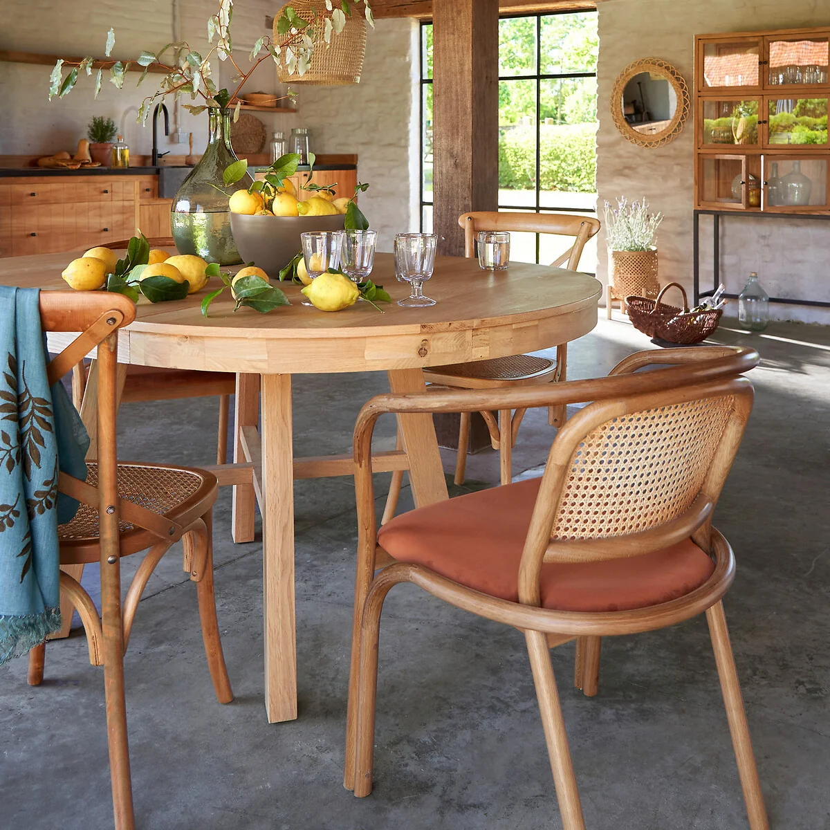 Zebarn 4-8 Seater Round Extending Dining Table – image 3