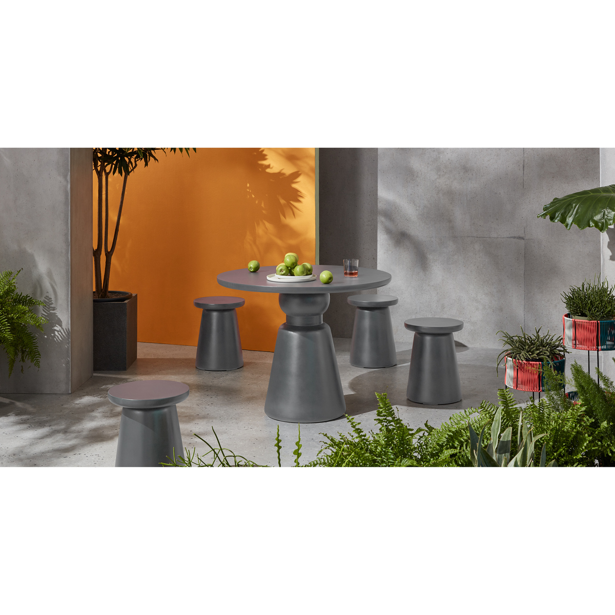 Maho Garden Round Dining Table, Textured Grey Concrete – image 2