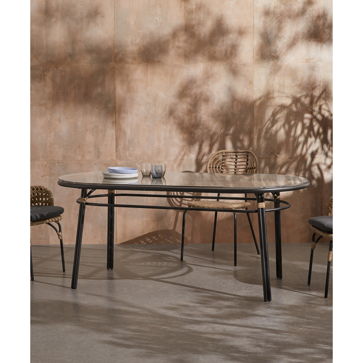 Swara Garden Oval Dining Table, Natural Polyrattan and Glass – image 4