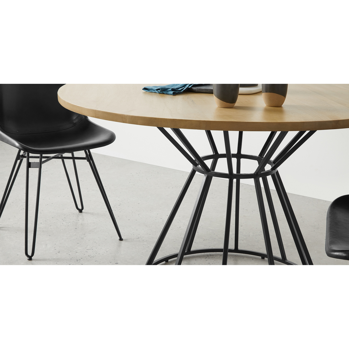 Khalida 4 Seat Round Dining Table, Mango Wood and Black – image 5