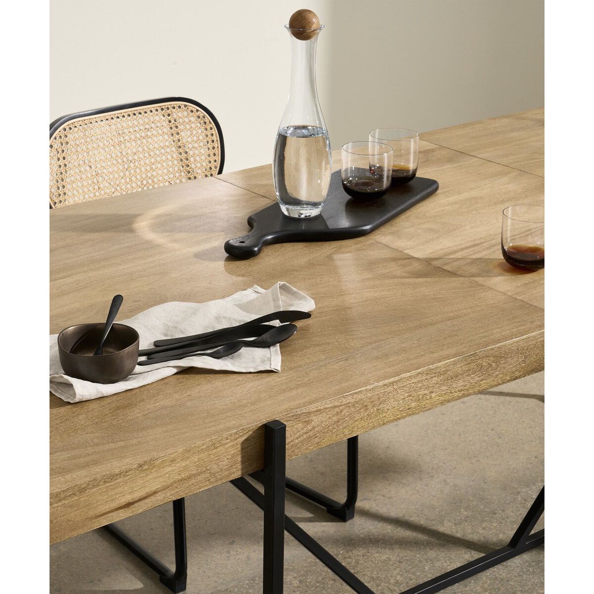 Morland 6-8 Seat Extending Dining Table, Mango Wood – image 6