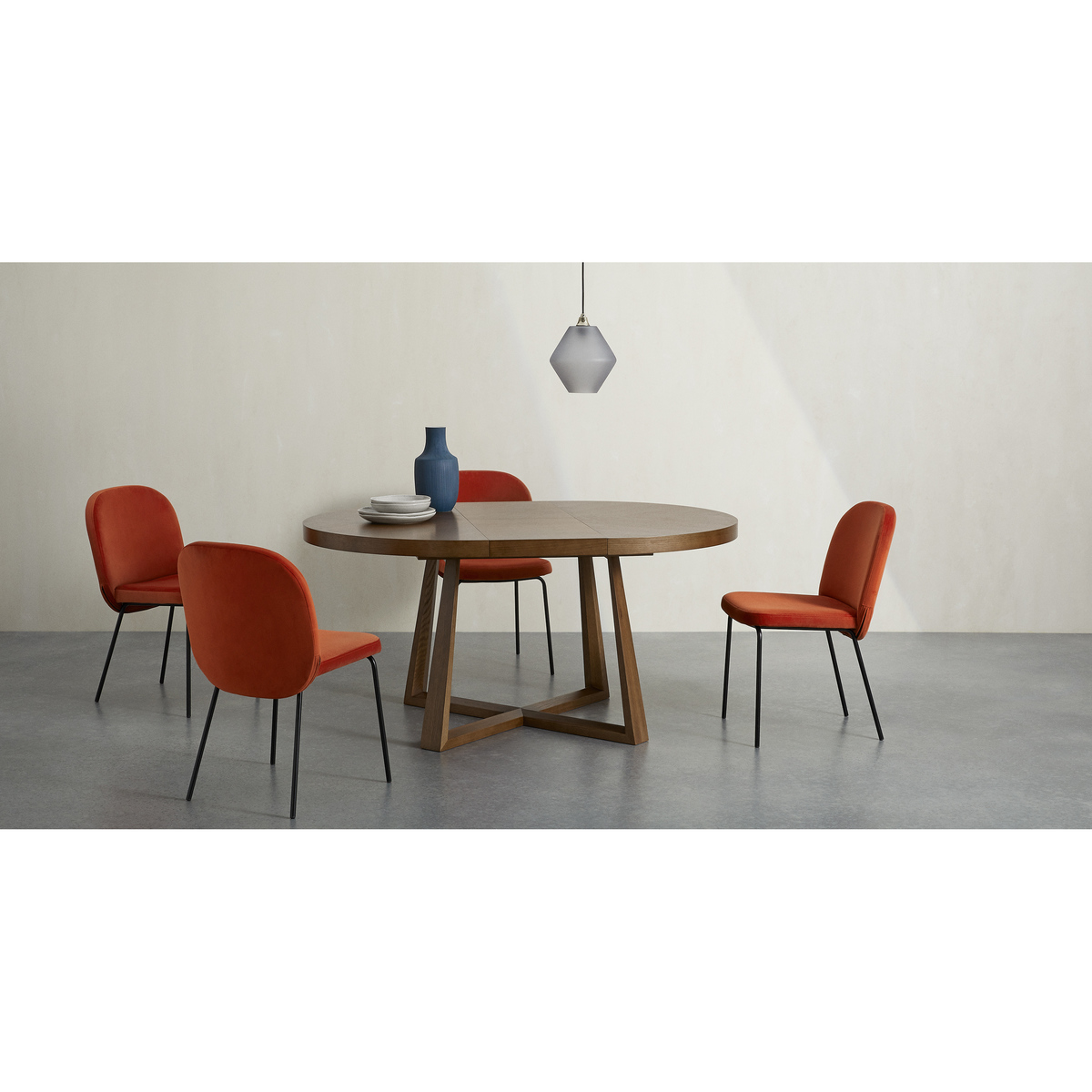 Belgrave 4- 6 Seat Round Extending Dining Table, Dark Stained Oak – image 2