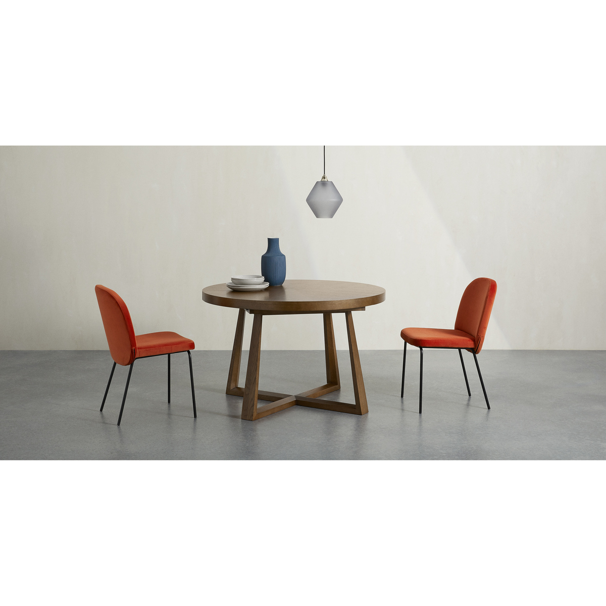 Belgrave 4- 6 Seat Round Extending Dining Table, Dark Stained Oak – image 4