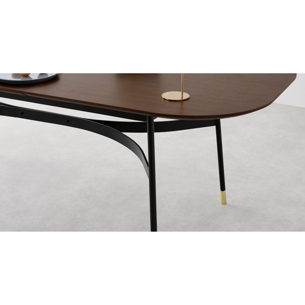 Amalyn 6-8 Seat Extending Table, Walnut – image 4
