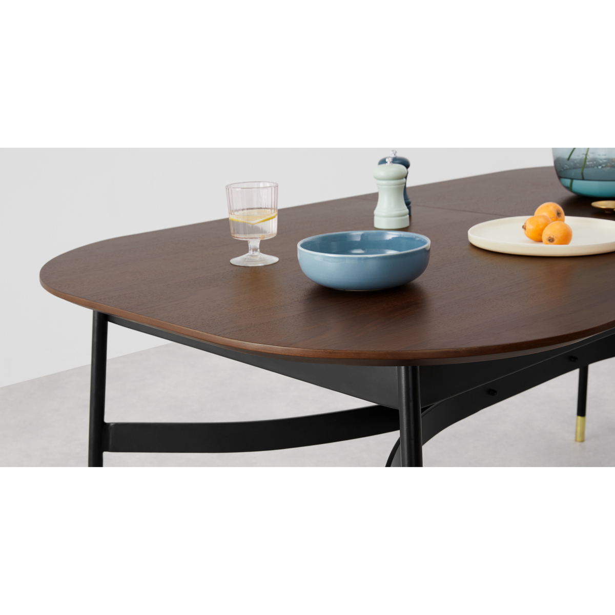 Amalyn 6-8 Seat Extending Table, Walnut – image 6