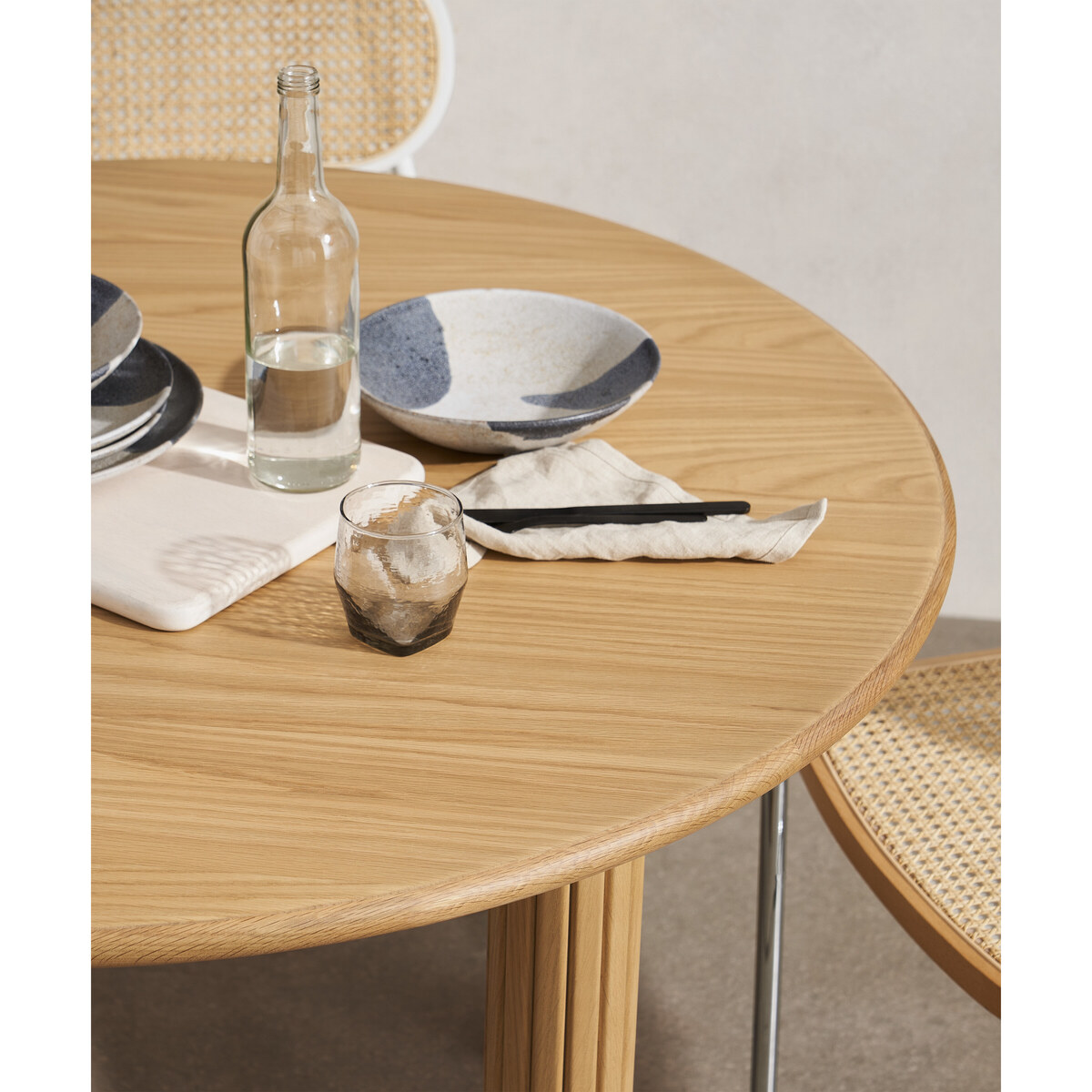 Tambo 4 Seat Round Dining Table, Oak – image 4