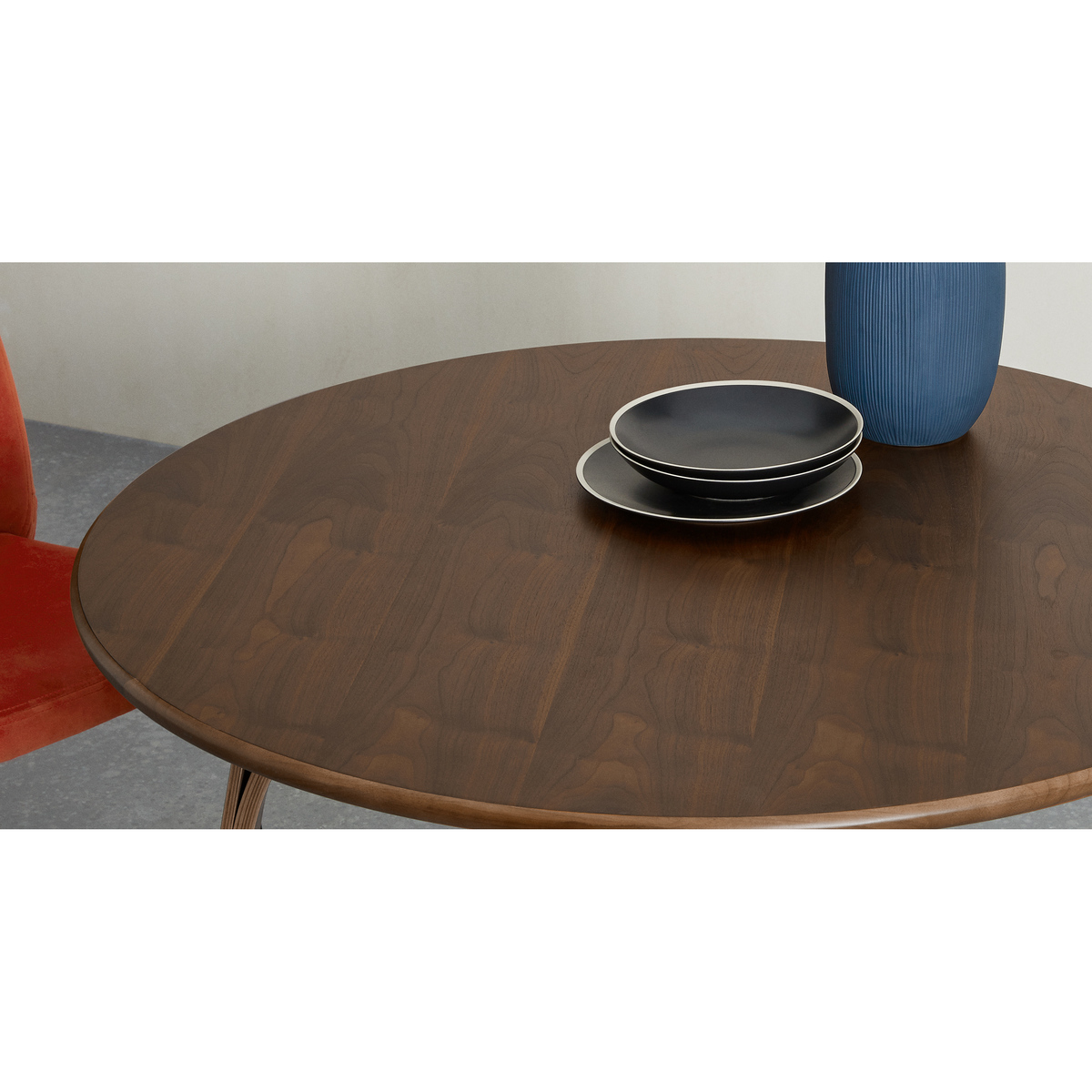 Safia 4 Seat Round Dining Table, Walnut – image 3