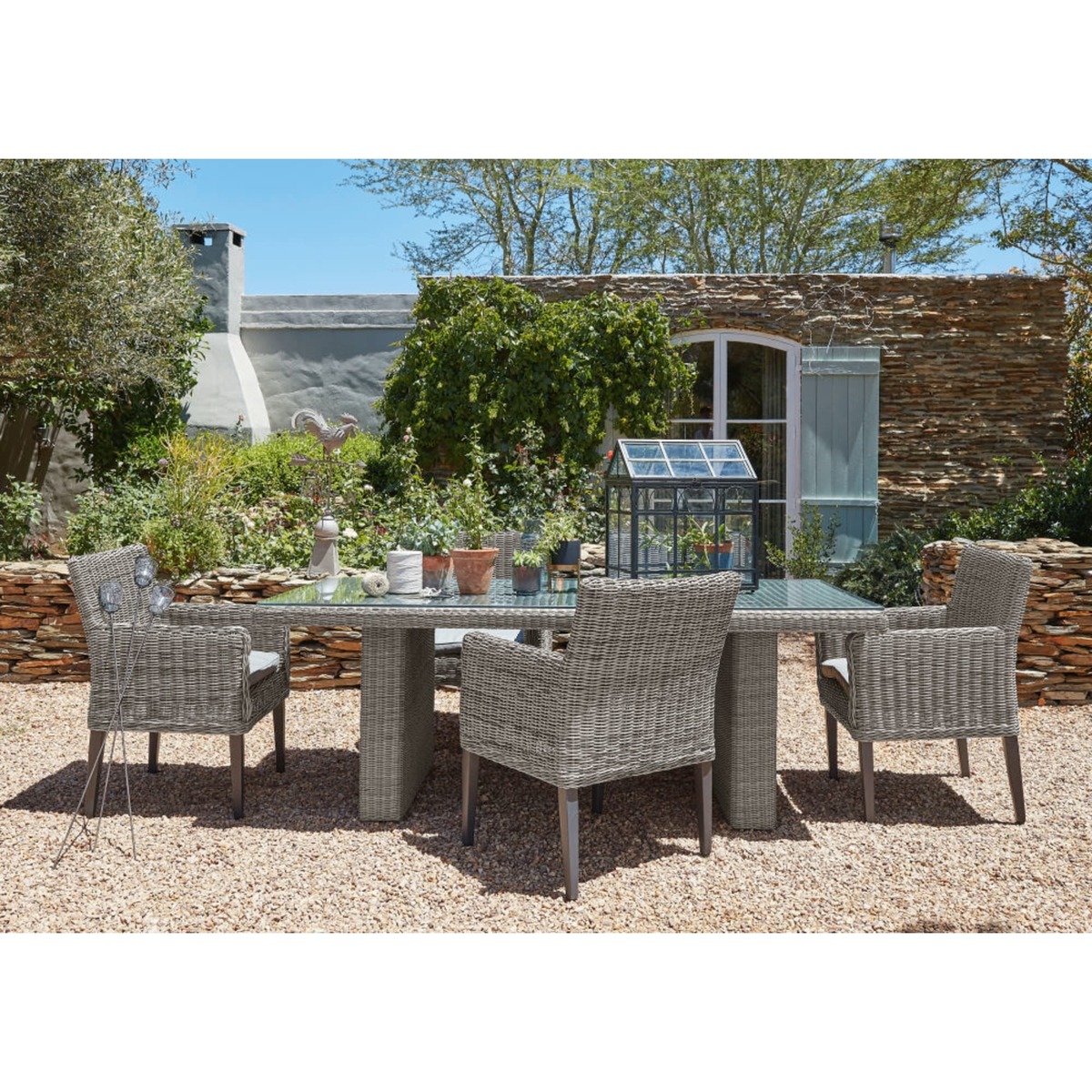 Tempered glass and resin wicker garden table in grey W 200cm Cape Town – image 2