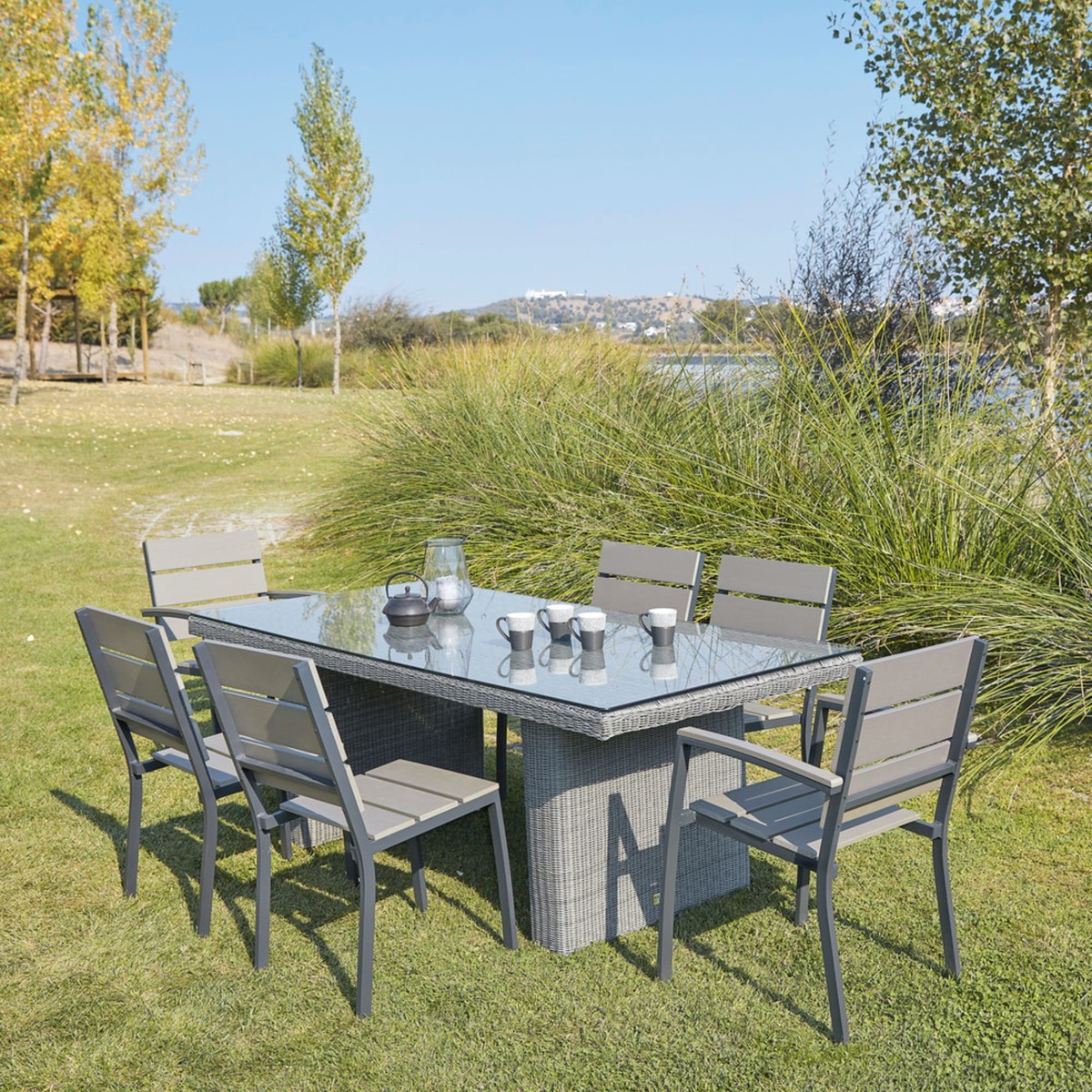 Tempered glass and resin wicker garden table in grey W 200cm Cape Town – image 4