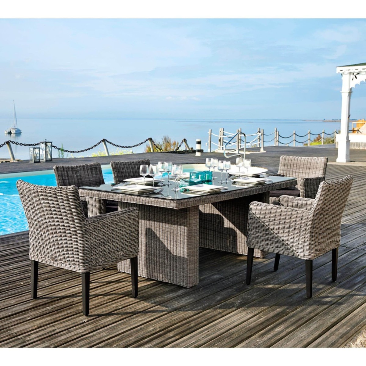 Tempered glass and resin wicker garden table in grey W 200cm Cape Town – image 5