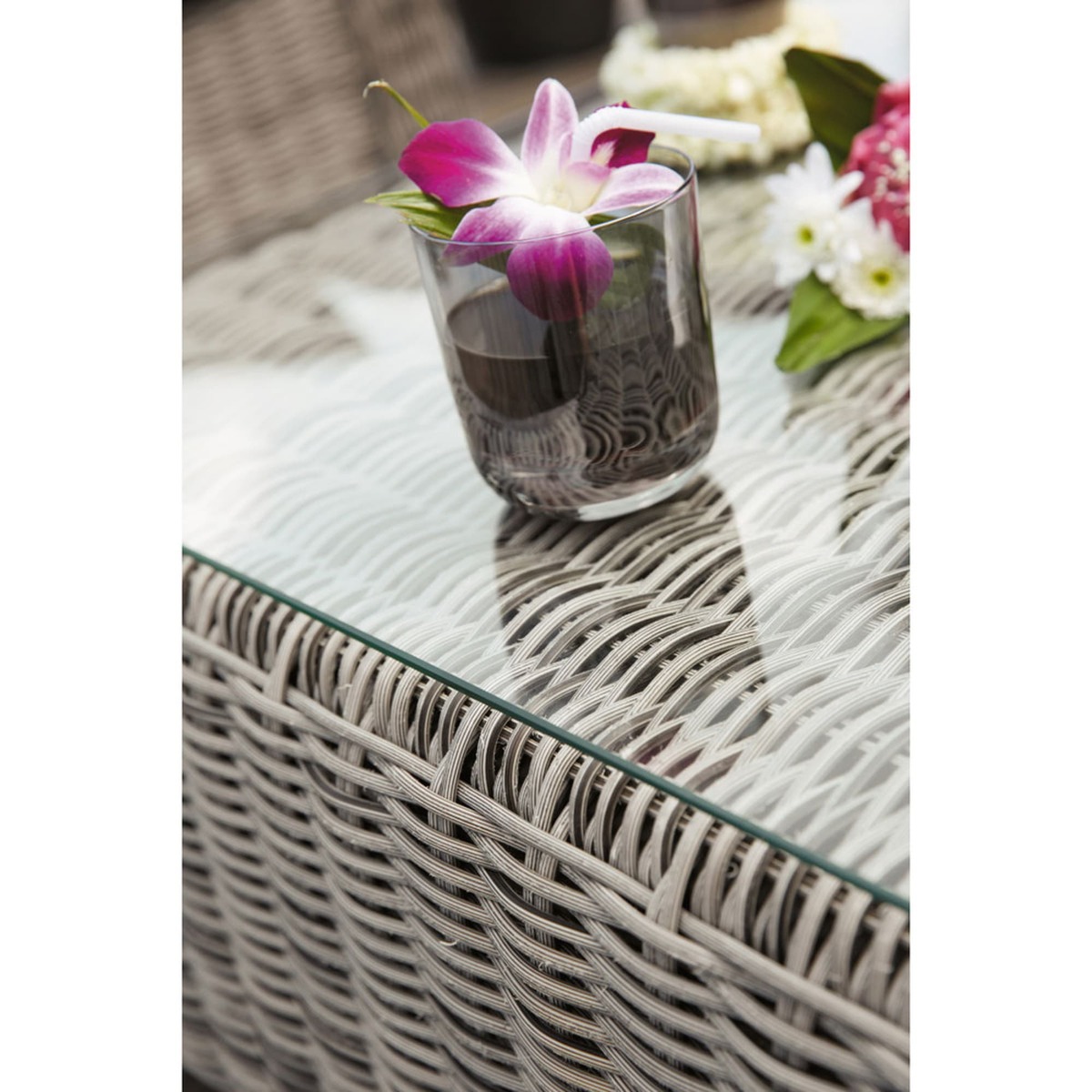 Tempered glass and resin wicker garden table in grey W 200cm Cape Town – image 8