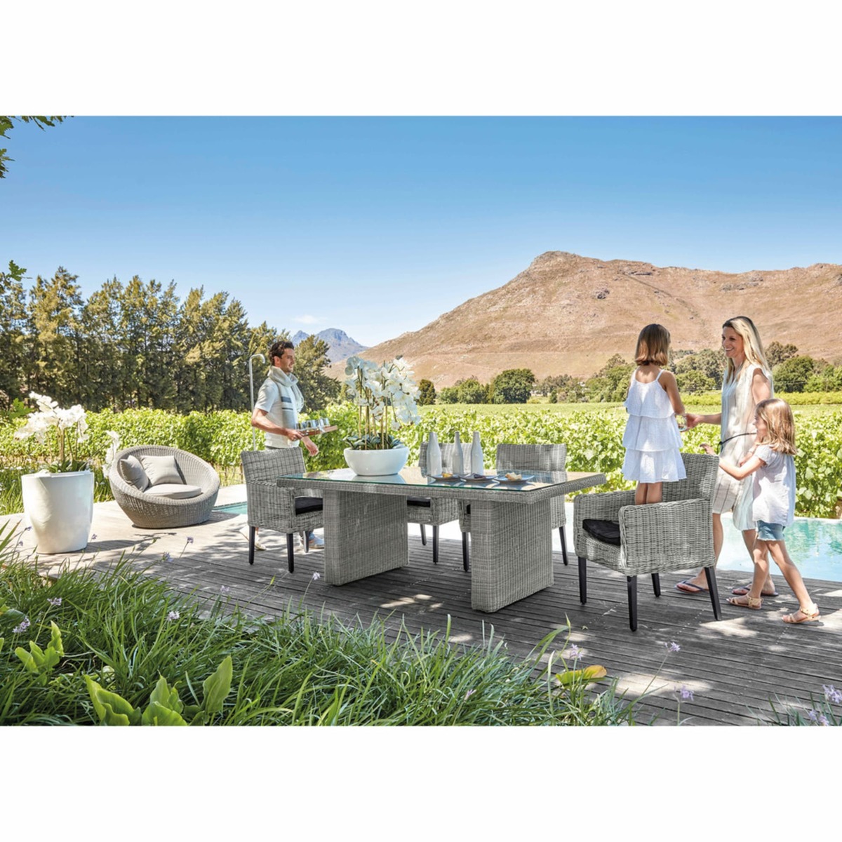 Tempered glass and resin wicker garden table in grey W 200cm Cape Town – image 9