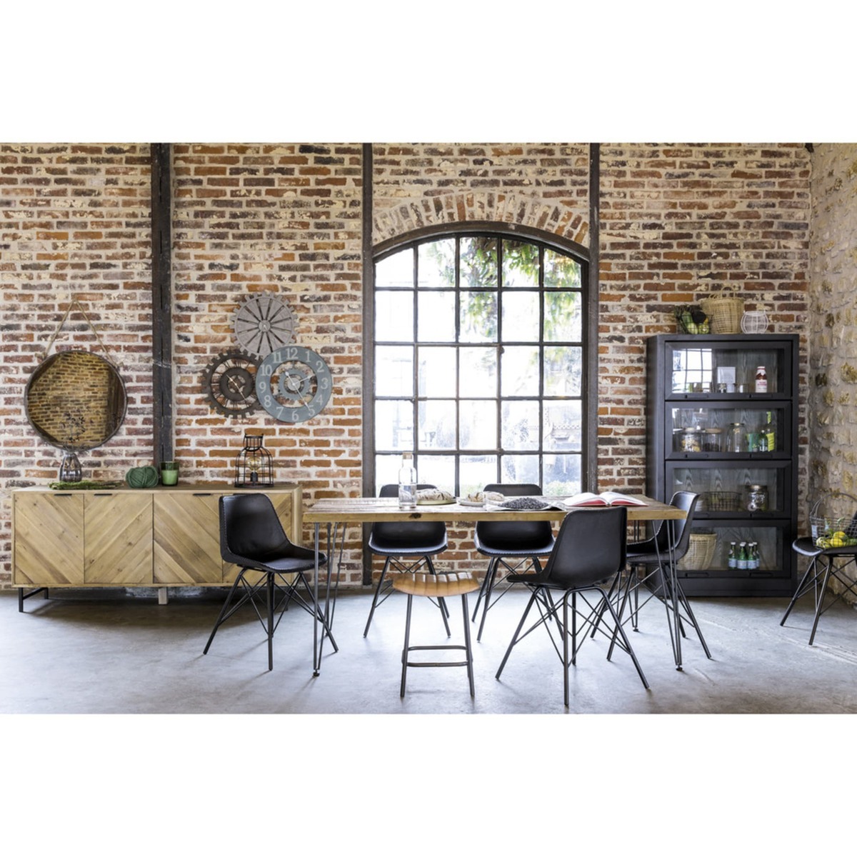 Recycled Pine and Black Metal 8-Seater Industrial Dining Table W 180 cm Dausmenil – image 3